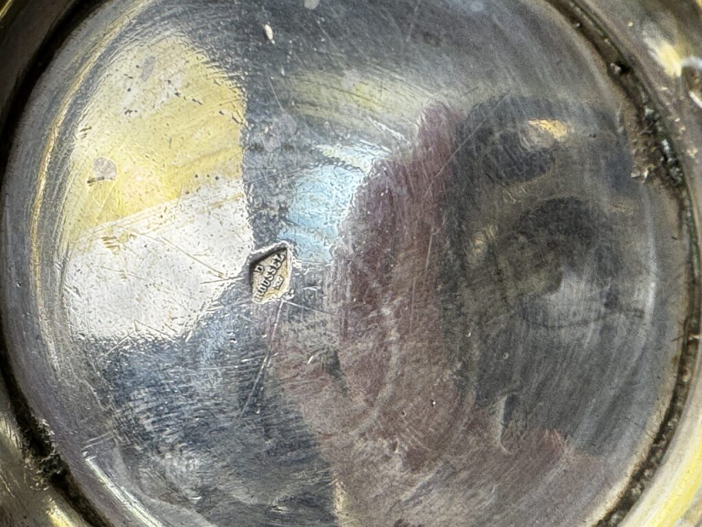 Антикварный серебряный чайник в стиле Ампир