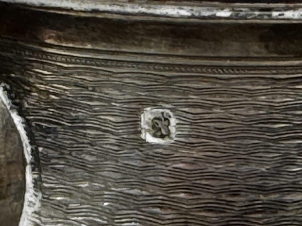 Антикварный серебряный чайник в стиле Ампир