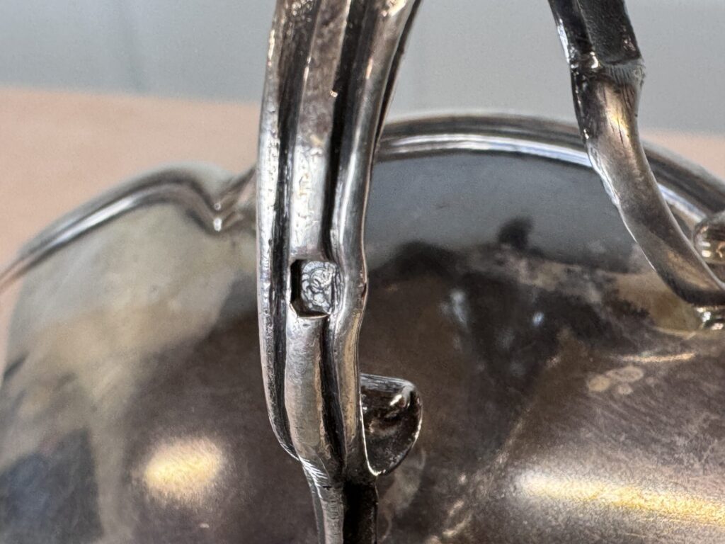 IMG_7306 Антикварна срібна соусниця в стилі Людовика XV