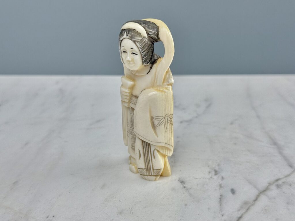 IMG_7334 Антикварна фігурка з кістки (нецке)