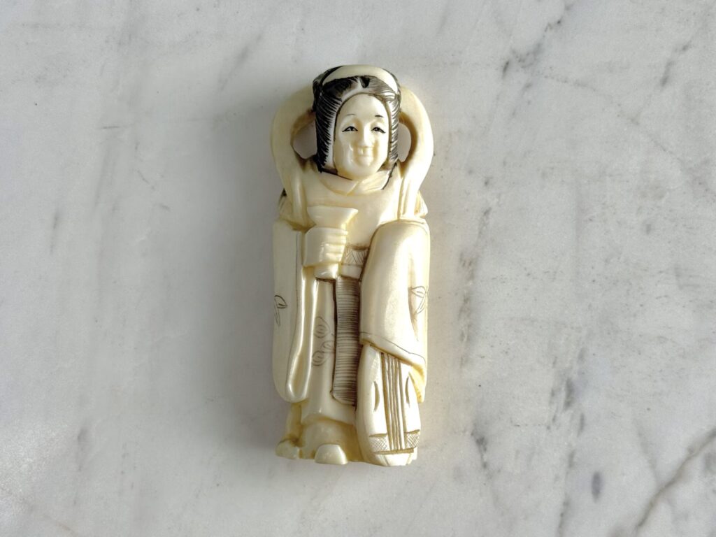 IMG_7338 Антикварна фігурка з кістки (нецке)