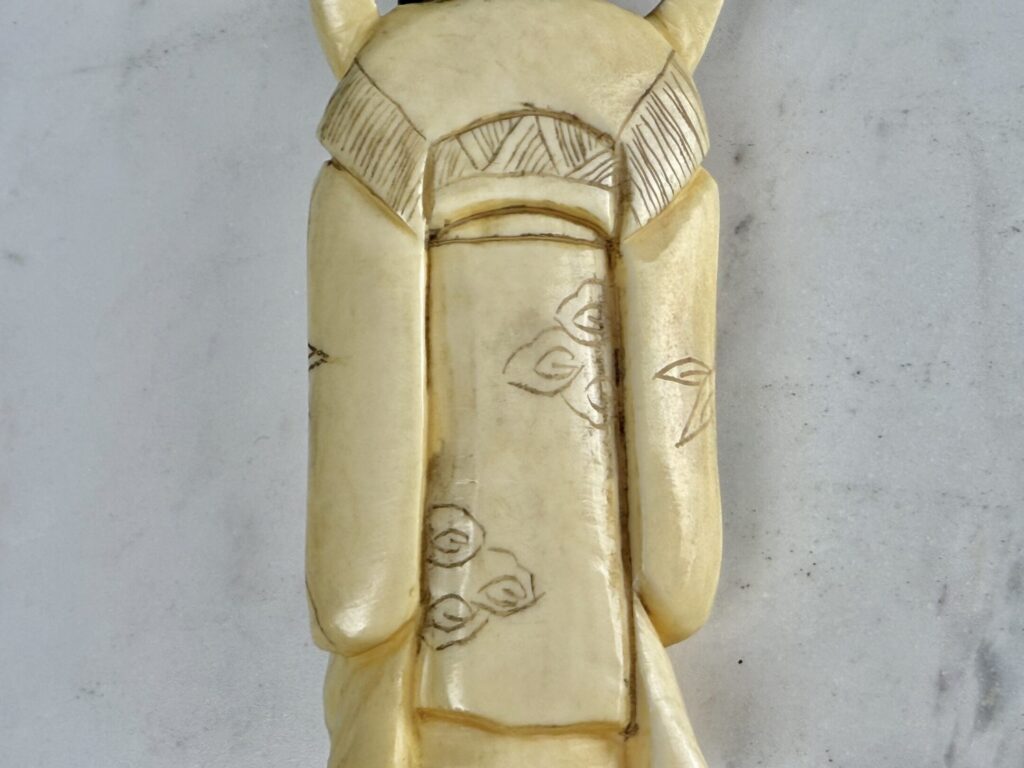 IMG_7343 Антикварна фігурка з кістки (нецке)