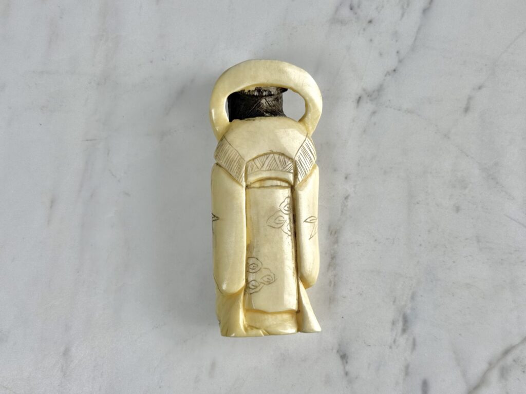 IMG_7345 Антикварна фігурка з кістки (нецке)