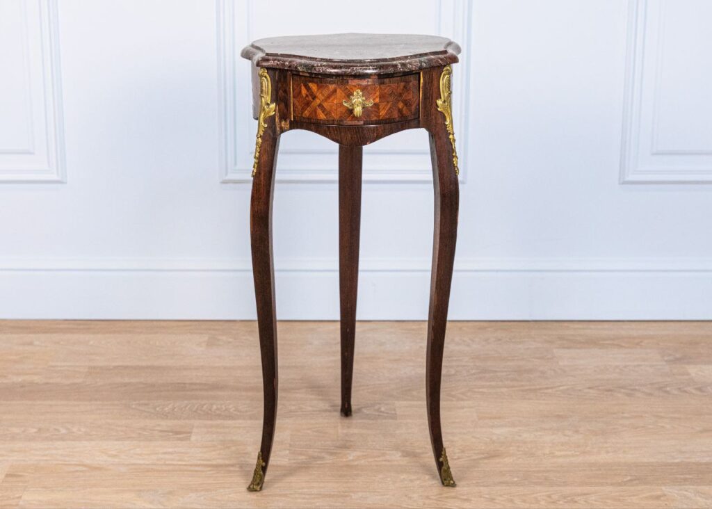 Столик у стилі Людовика XV