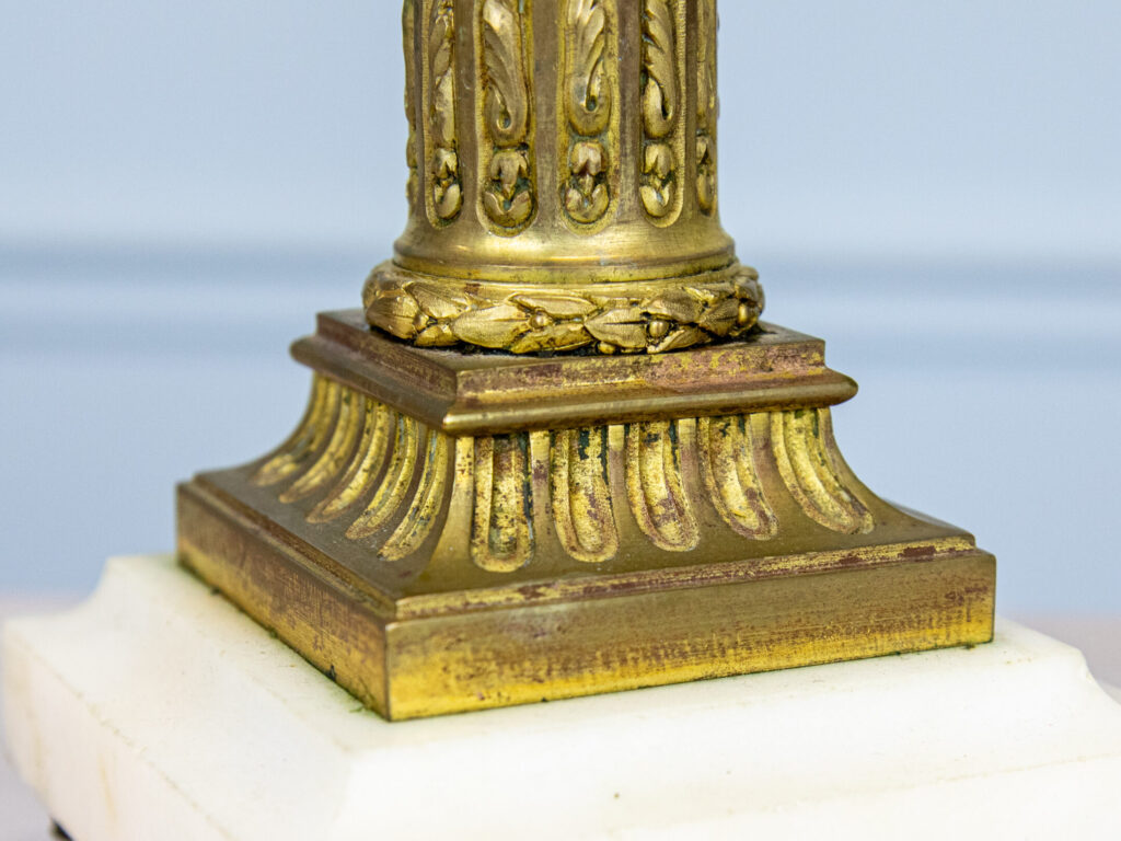 Пара антикварних бронзових підсвічників