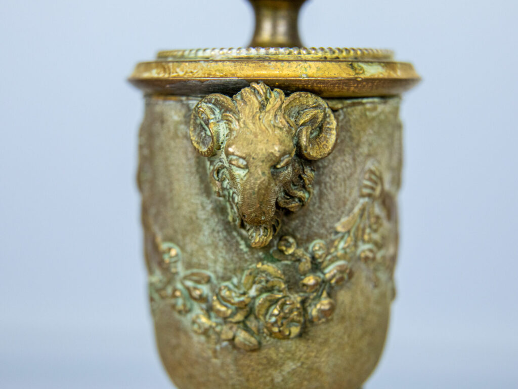 Пара антикварних бронзових підсвічників