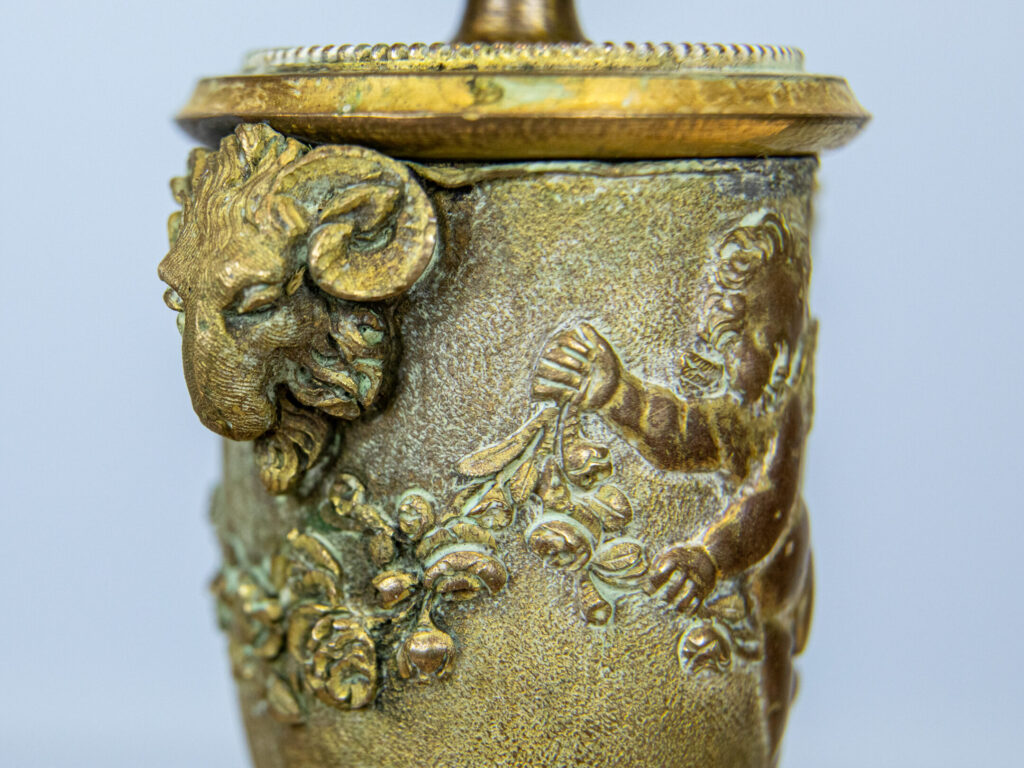 Пара антикварних бронзових підсвічників