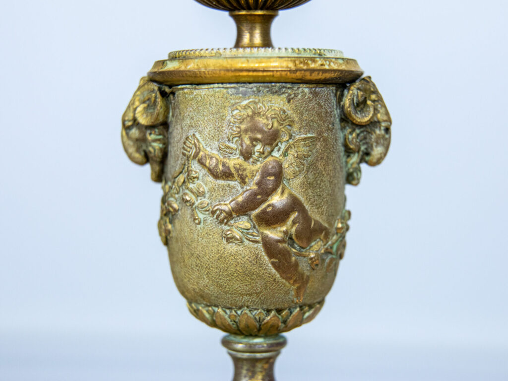 Пара антикварних бронзових підсвічників