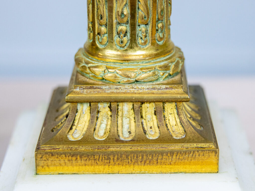 Пара антикварних бронзових підсвічників