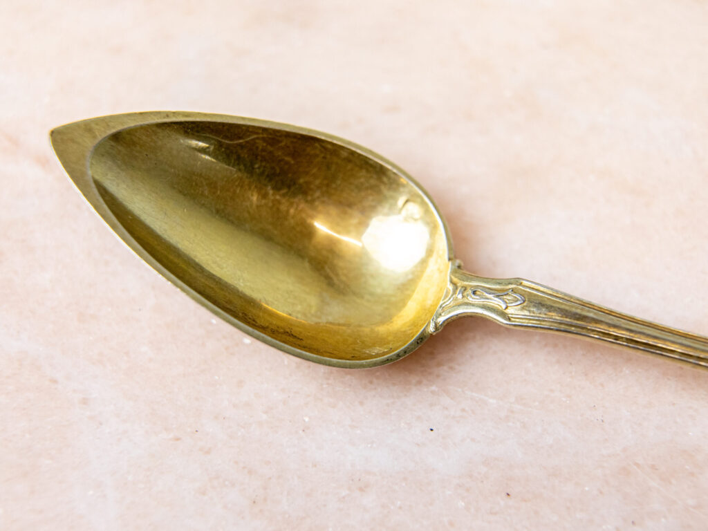 Набір срібних ложок у футлярі