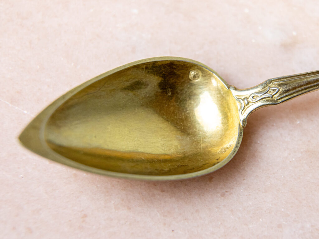 Набір срібних ложок у футлярі