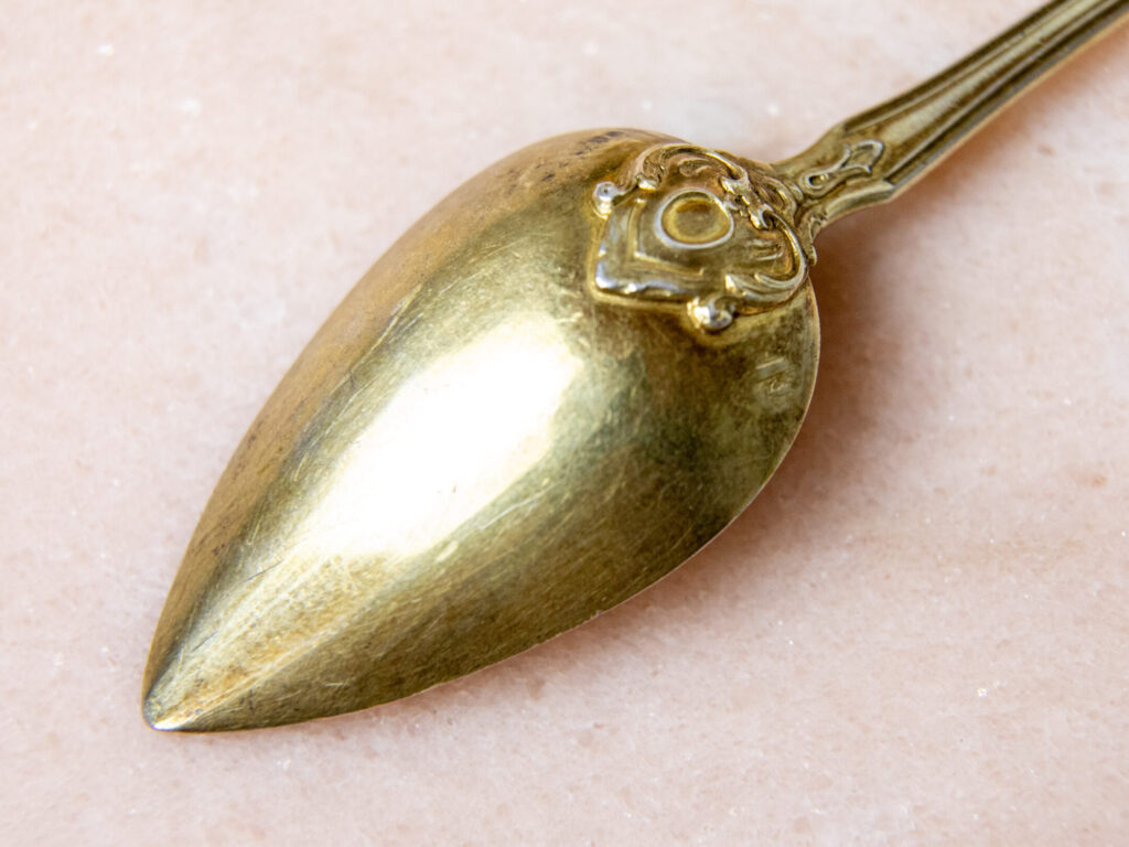 Набір срібних ложок у футлярі