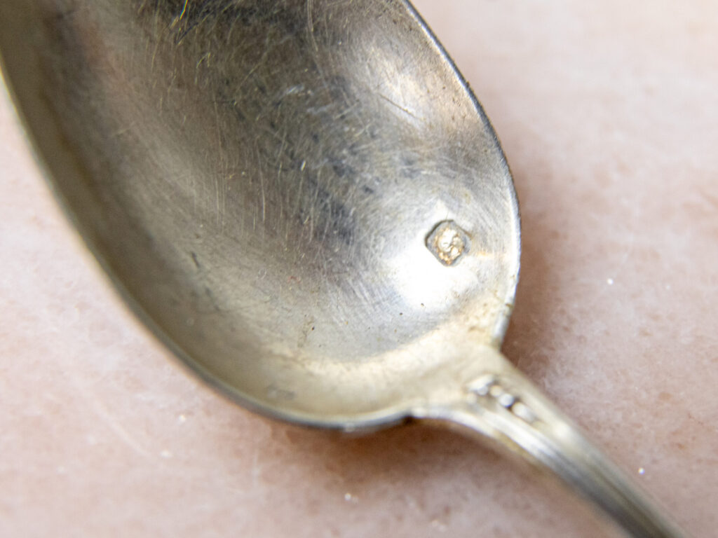 BN4A2311 Антикварний набір срібних ложок