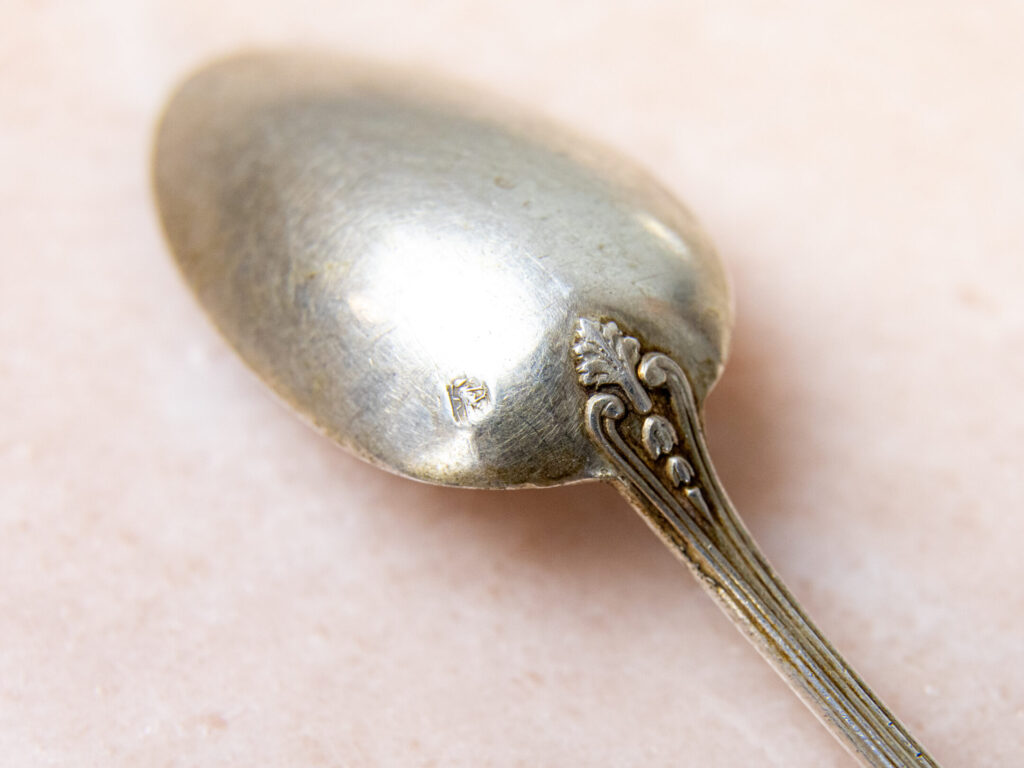 BN4A2313 Антикварний набір срібних ложок