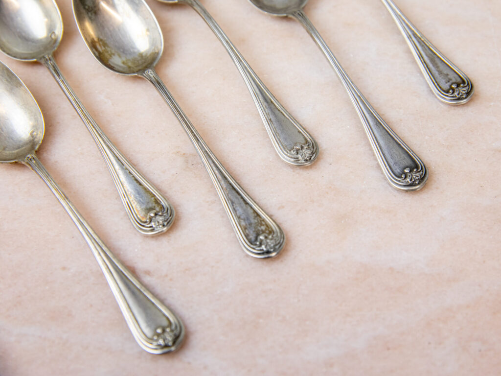 BN4A2321 Антикварний набір срібних ложок