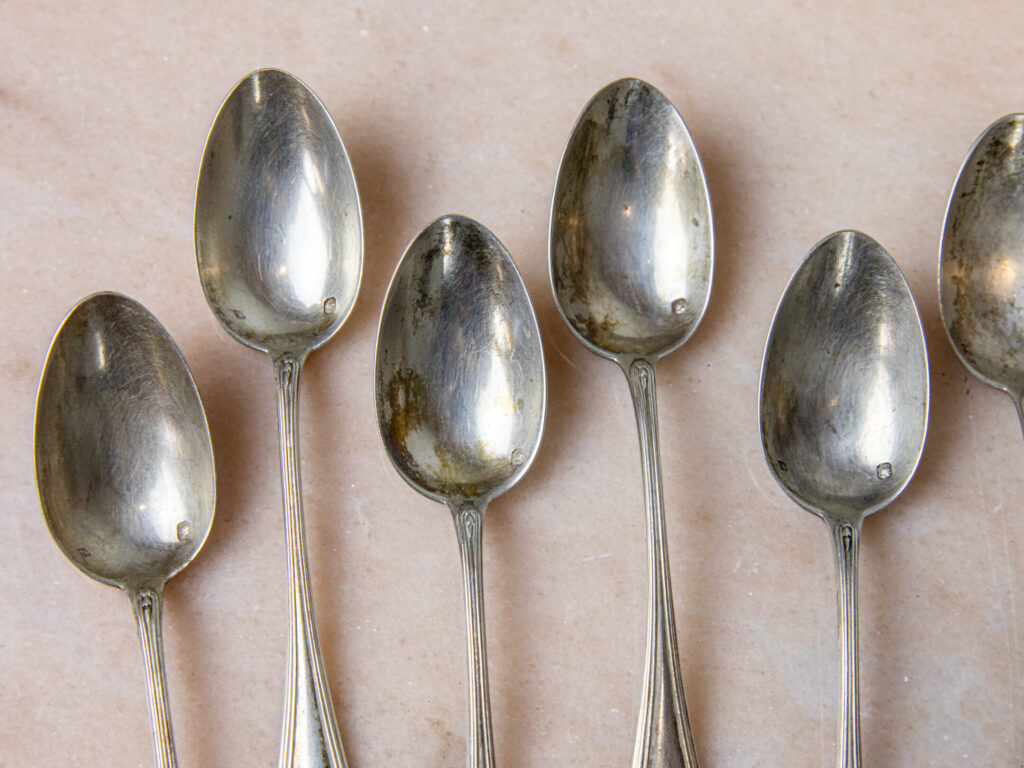 BN4A2323 Антикварний набір срібних ложок