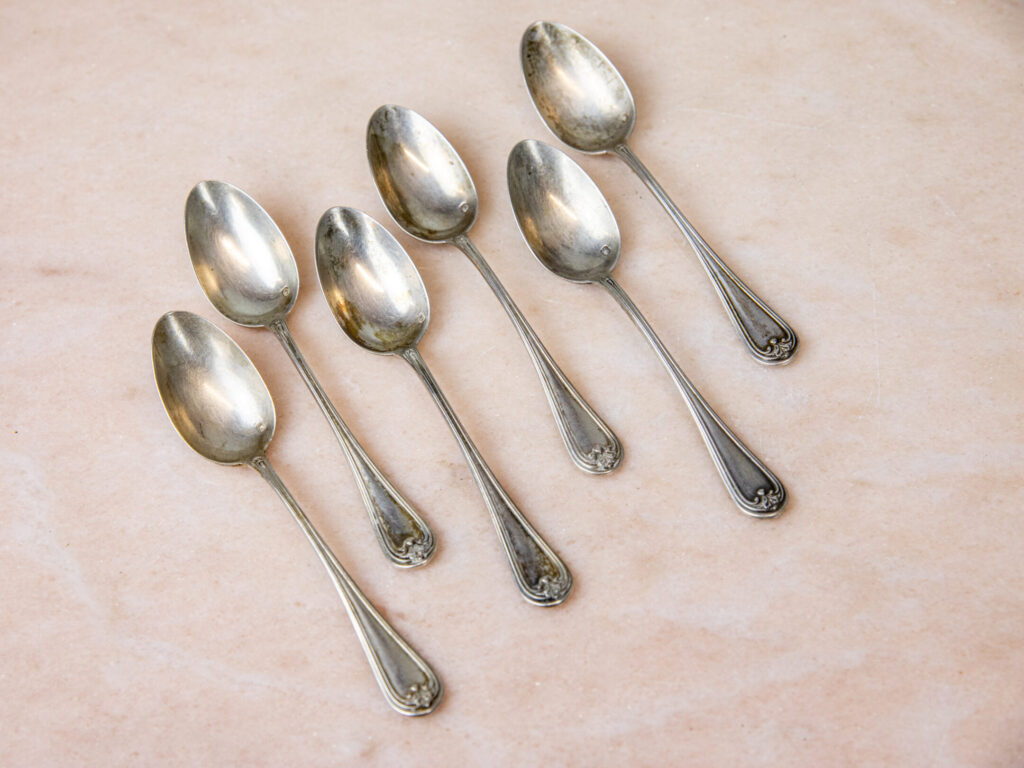 BN4A2325 Антикварний набір срібних ложок