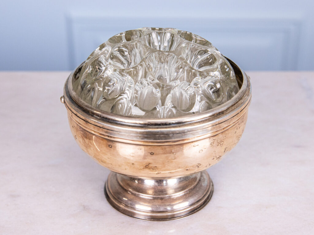 Антикварна ваза/роузбол (rose bowl)