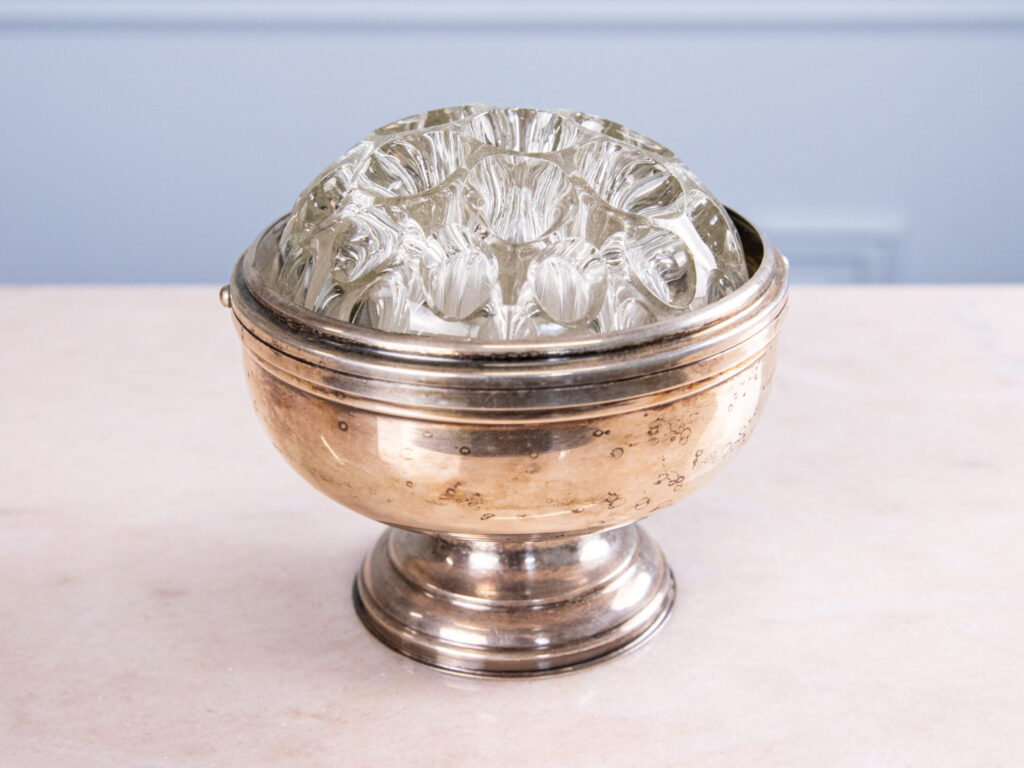 Антикварна ваза/роузбол (rose bowl)