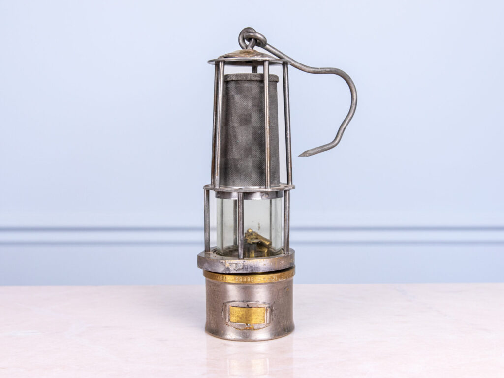 BN4A2625 Антикварна шахтарська гасова лампа