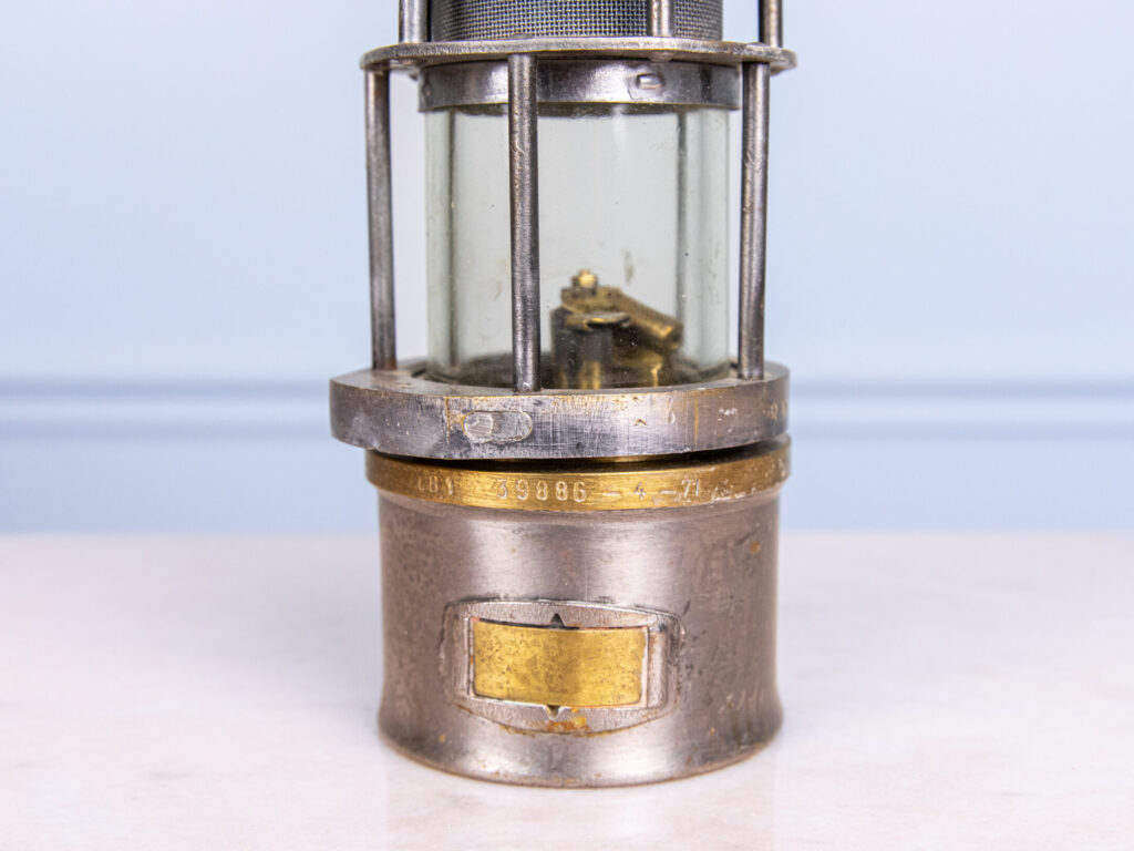 BN4A2627 Антикварна шахтарська гасова лампа