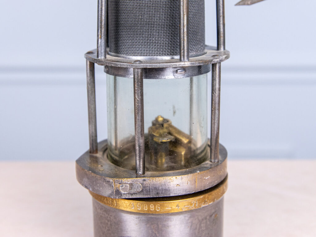 BN4A2629 Антикварна шахтарська гасова лампа