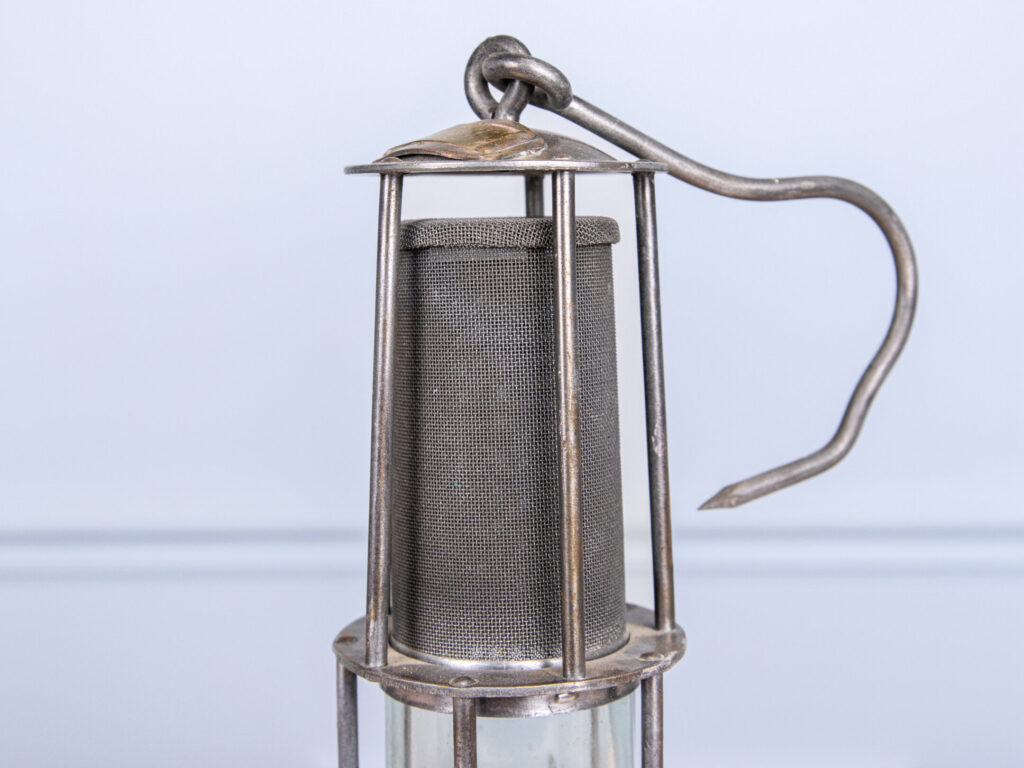 BN4A2630 Антикварна шахтарська гасова лампа