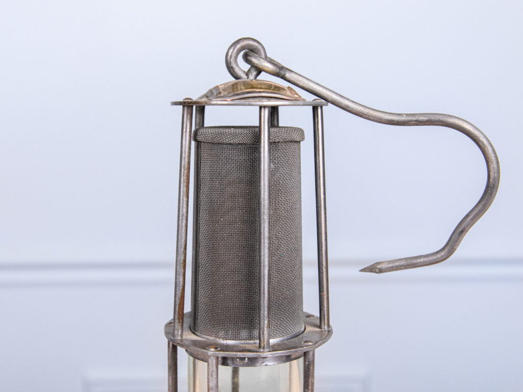 BN4A2634 Антикварна шахтарська гасова лампа