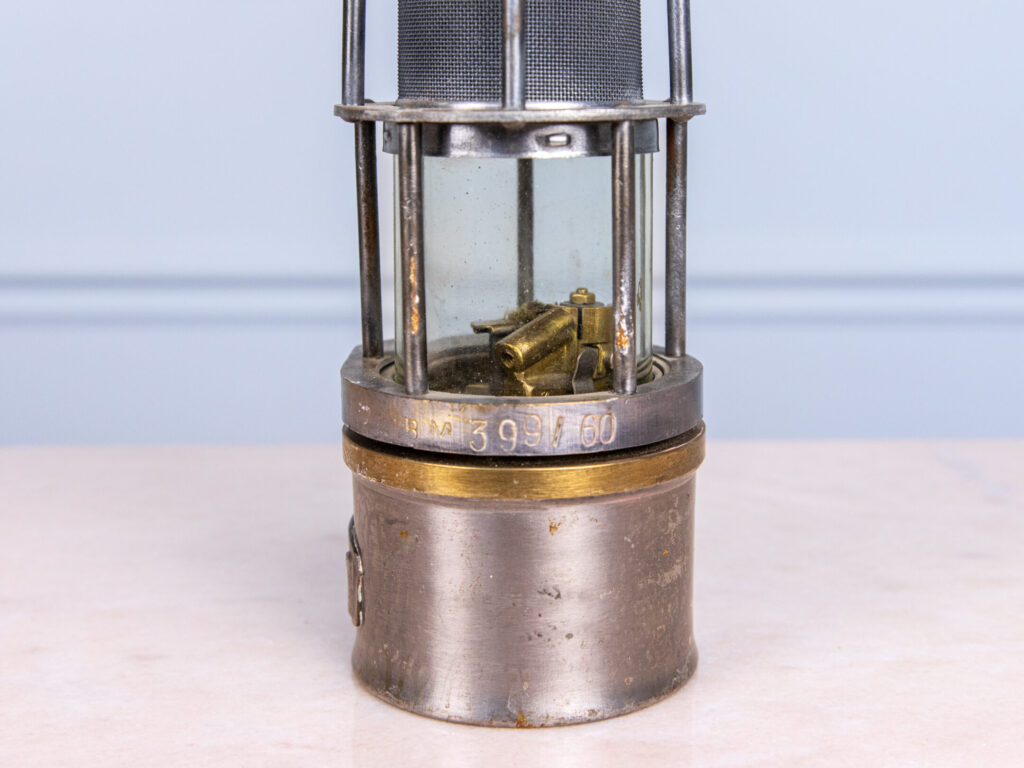 BN4A2637 Антикварна шахтарська гасова лампа