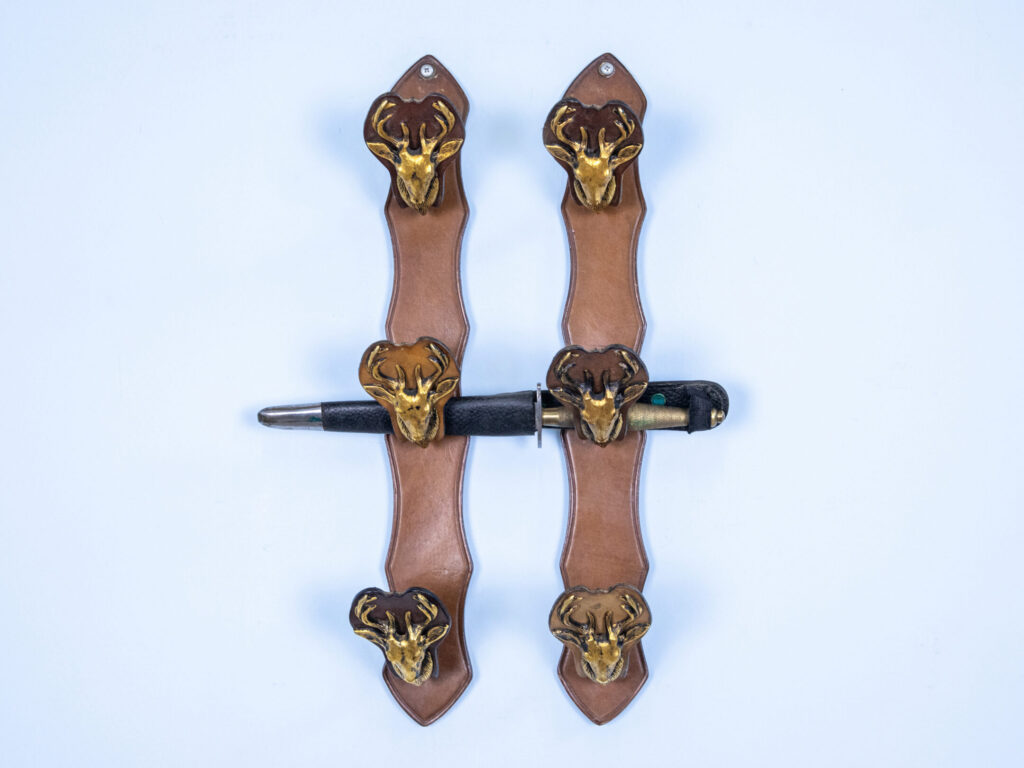 Настінні тримачі/вішаки для зброї