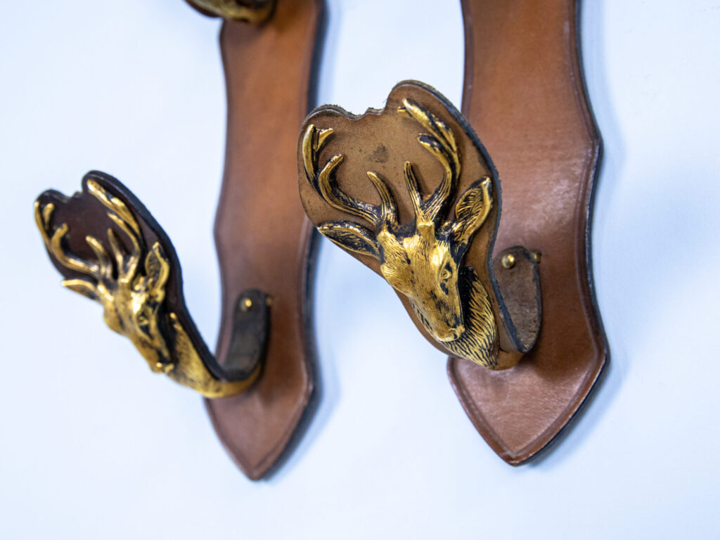 Настінні тримачі/вішаки для зброї