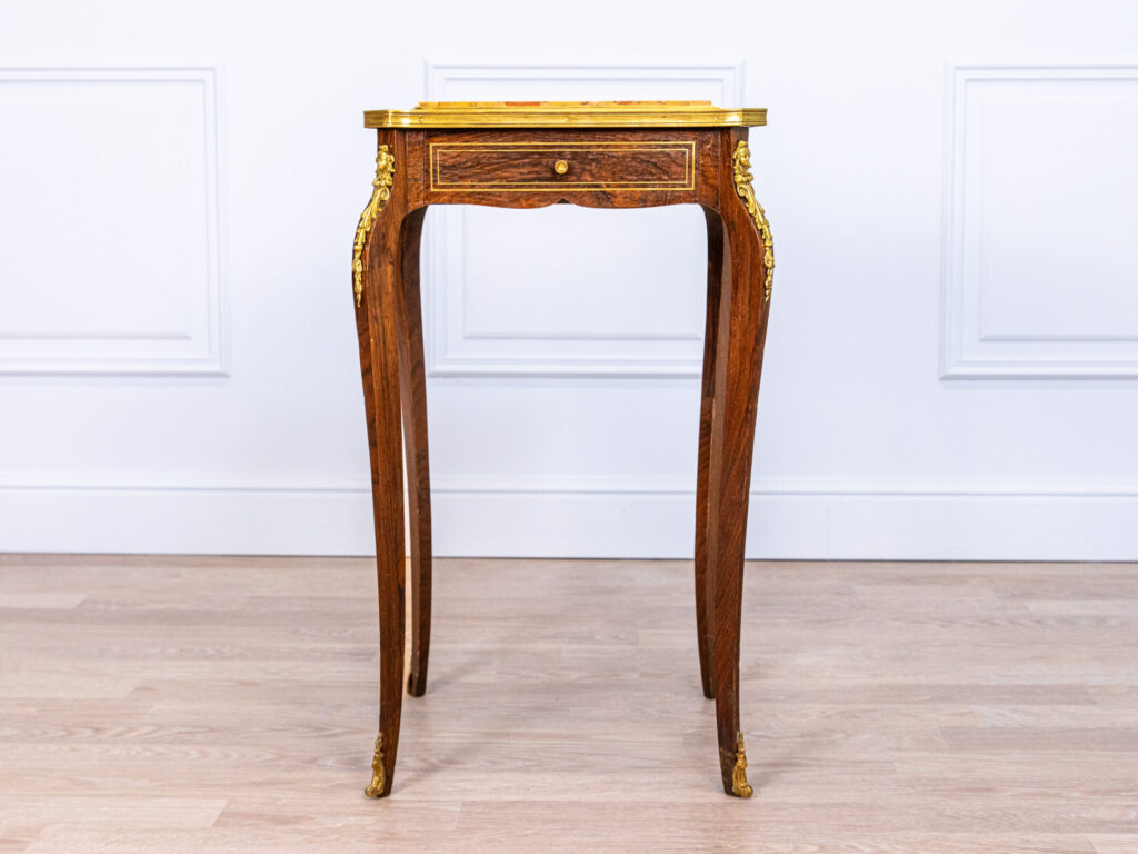 Столик у стилі Людовика XV