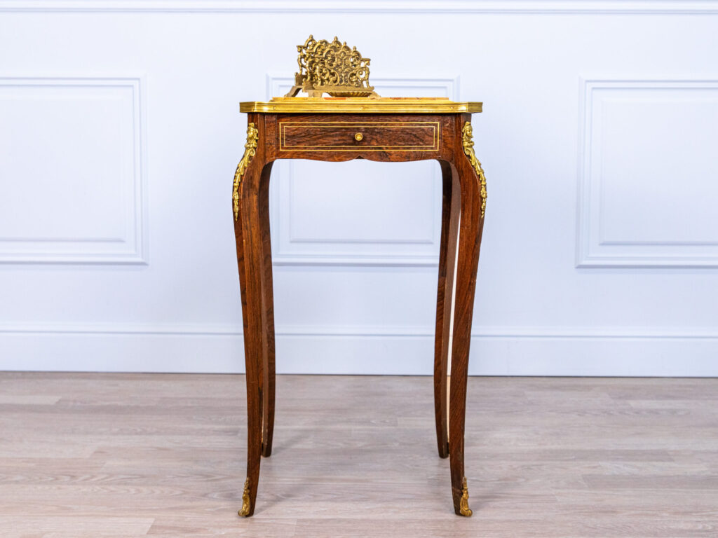 Столик у стилі Людовика XV