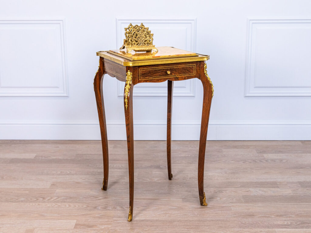 Столик у стилі Людовика XV