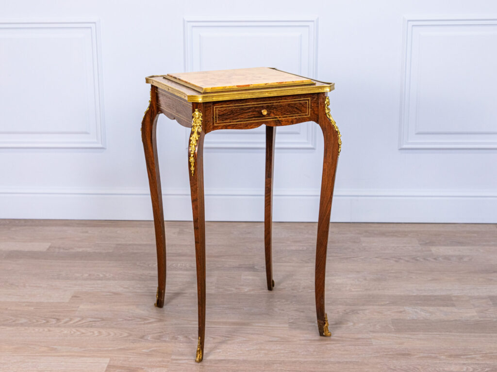 Столик у стилі Людовика XV