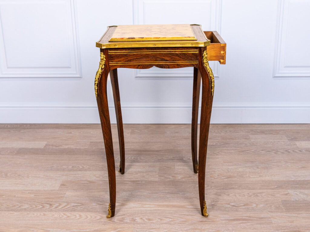 Столик у стилі Людовика XV