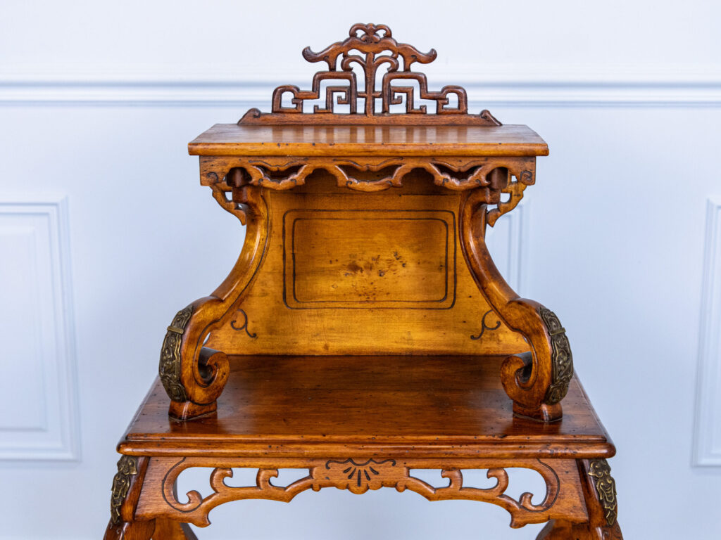 Антикварний столик-етажерка в стилі Віардо