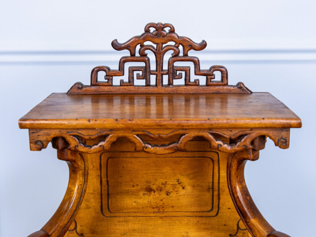 Антикварний столик-етажерка в стилі Віардо