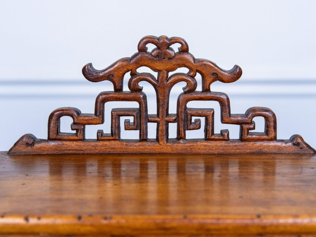 Антикварний столик-етажерка в стилі Віардо