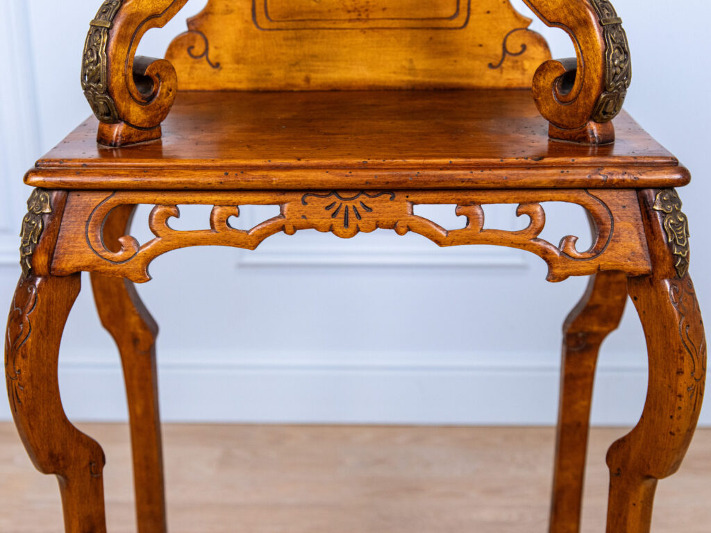 Антикварний столик-етажерка в стилі Віардо