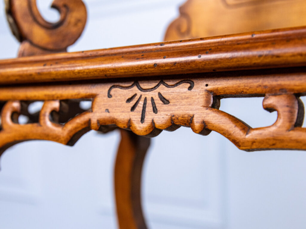 Антикварний столик-етажерка в стилі Віардо