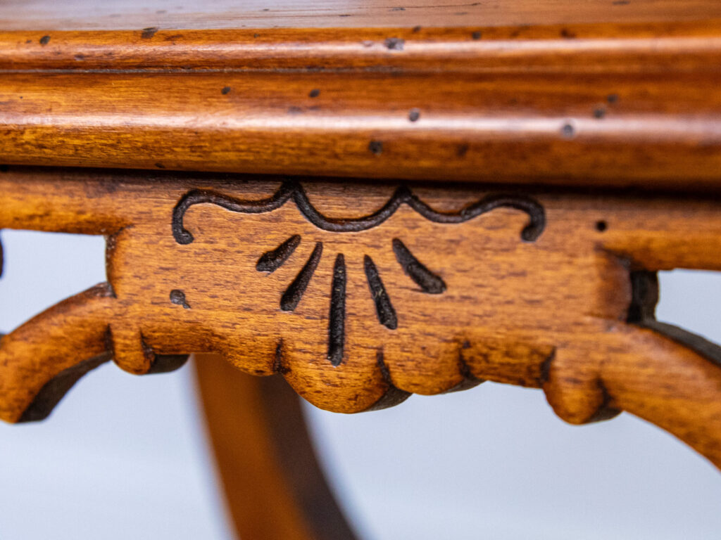 Антикварний столик-етажерка в стилі Віардо