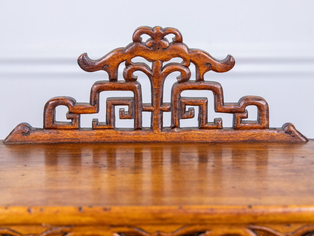 Антикварний столик-етажерка в стилі Віардо