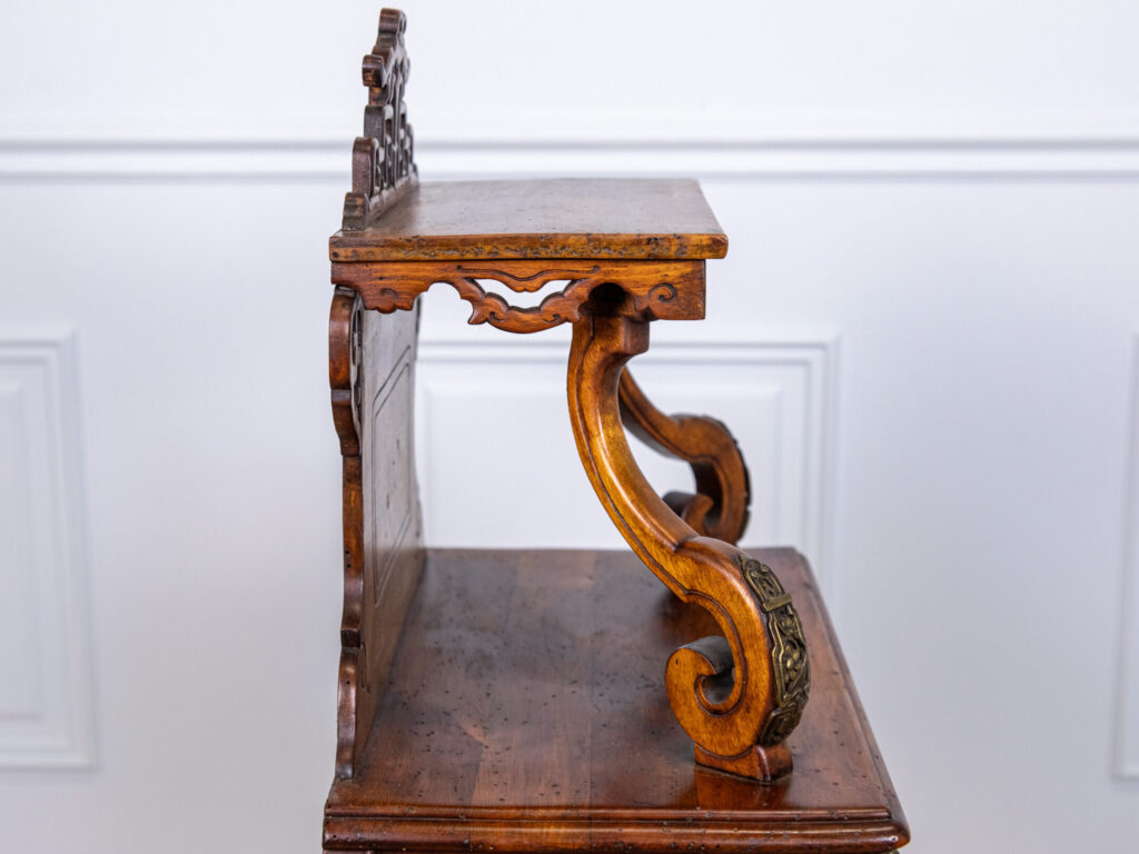 Антикварний столик-етажерка в стилі Віардо