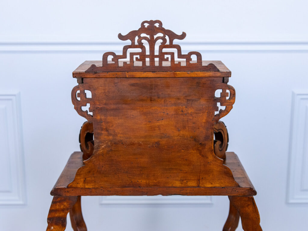 Антикварний столик-етажерка в стилі Віардо