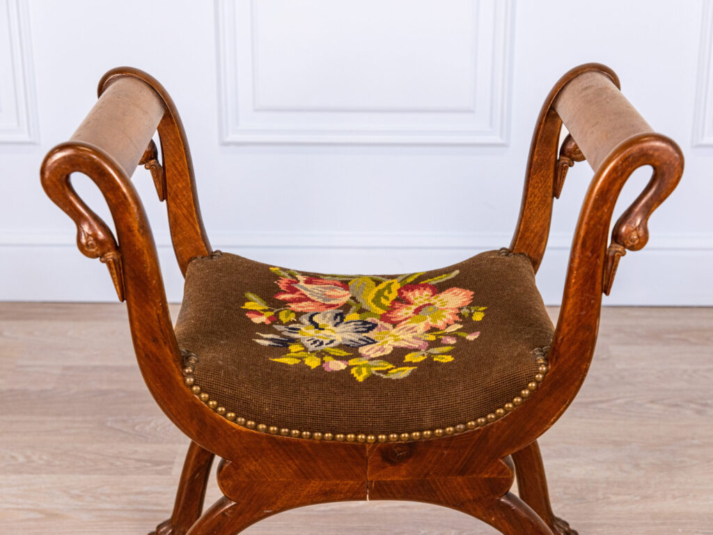 Антикварний стілець у стилі Ампір