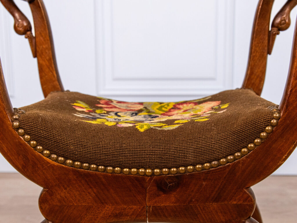 Антикварний стілець у стилі Ампір