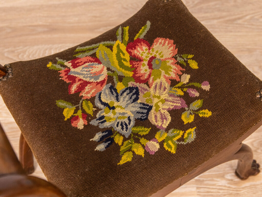 Антикварний стілець у стилі Ампір