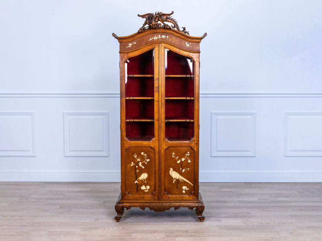 Антикварна вітрина в стилі Віардо