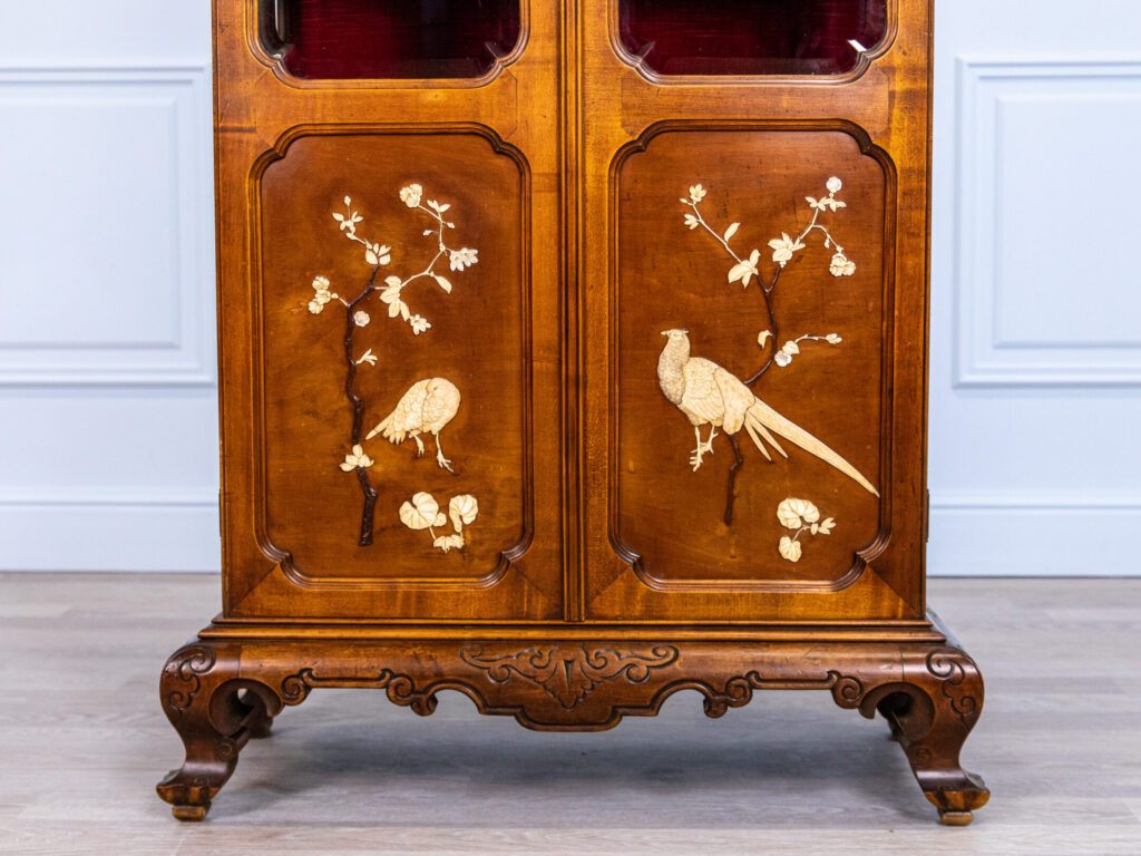 Антикварна вітрина в стилі Віардо